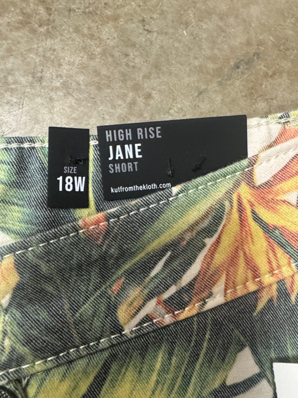 Kut from the Kloth Tropical Leaf & Floral Jean Shorts — Green, Yellow & Cream - Picture 4 of 6